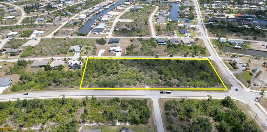 Land in Port Charlotte, Florida № 1636278