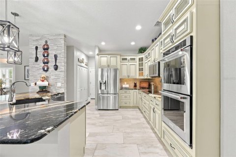 Casa en venta en Apopka, Florida, 5 dormitorios, 328.41 m2 № 2383733 - foto 10