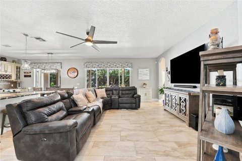 Casa en venta en Apopka, Florida, 5 dormitorios, 328.41 m2 № 2383733 - foto 6