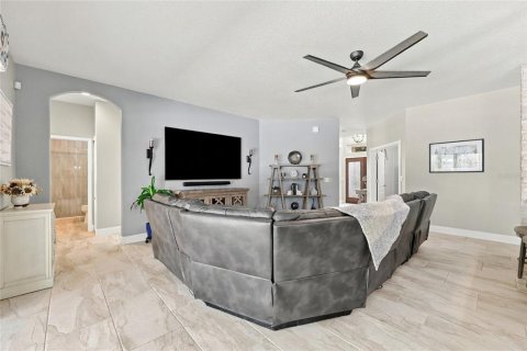 Casa en venta en Apopka, Florida, 5 dormitorios, 328.41 m2 № 2383733 - foto 4