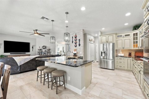 Casa en venta en Apopka, Florida, 5 dormitorios, 328.41 m2 № 2383733 - foto 9