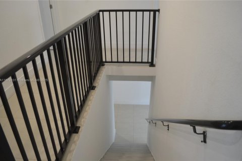 Купить виллу или дом в Флорида-Сити, Флорида 5 спален, 176.7м2, № 2038818 - фото 13