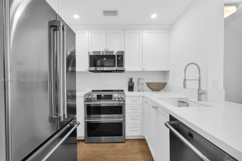 Снять в аренду кондоминиум в Форт-Лодердейл, Флорида 1 спальня, 81.57м2, № 2048373 - фото 4