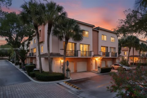 Снять в аренду кондоминиум в Форт-Лодердейл, Флорида 1 спальня, 81.57м2, № 2048373 - фото 2