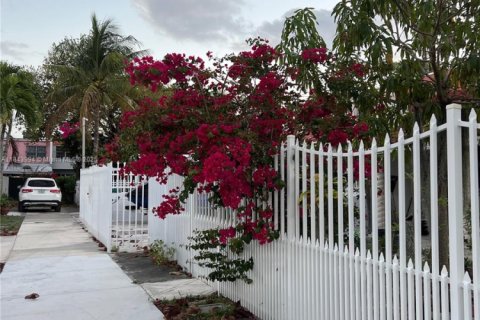 Casa en alquiler en Miami, Florida, 2 dormitorios, 85.93 m2 № 2016024 - foto 17