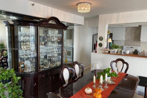 Condominio en alquiler en Sunny Isles Beach, Florida, 2 dormitorios, 122.63 m2 № 1781754 - foto 9