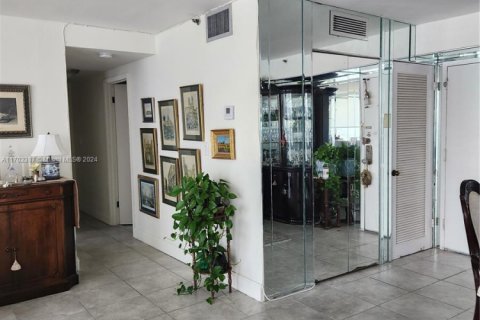 Condominio en alquiler en Sunny Isles Beach, Florida, 2 dormitorios, 122.63 m2 № 1781754 - foto 6