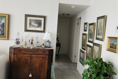 Condominio en alquiler en Sunny Isles Beach, Florida, 2 dormitorios, 122.63 m2 № 1781754 - foto 11