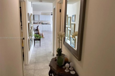 Condominio en alquiler en Sunny Isles Beach, Florida, 2 dormitorios, 122.63 m2 № 1781754 - foto 17