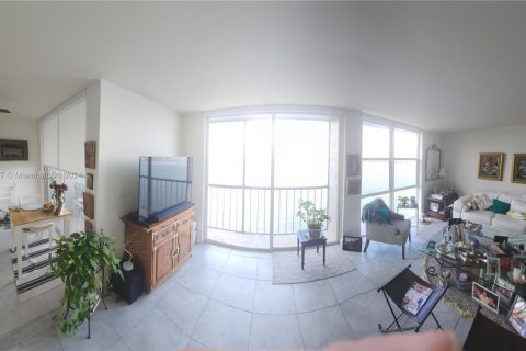 Condominio en alquiler en Sunny Isles Beach, Florida, 2 dormitorios, 122.63 m2 № 1781754 - foto 4