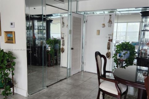 Condominio en alquiler en Sunny Isles Beach, Florida, 2 dormitorios, 122.63 m2 № 1781754 - foto 7