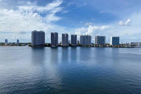 Condominio en alquiler en Sunny Isles Beach, Florida, 2 dormitorios, 122.63 m2 № 1781754 - foto 25