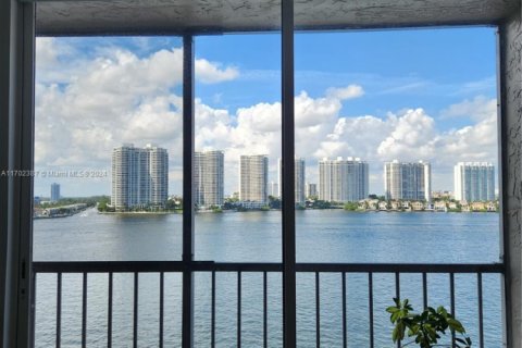 Condominio en alquiler en Sunny Isles Beach, Florida, 2 dormitorios, 122.63 m2 № 1781754 - foto 3