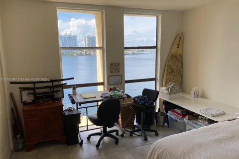 Condominio en alquiler en Sunny Isles Beach, Florida, 2 dormitorios, 122.63 m2 № 1781754 - foto 13