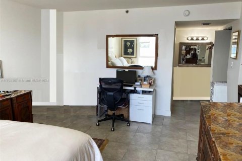 Condominio en alquiler en Sunny Isles Beach, Florida, 2 dormitorios, 122.63 m2 № 1781754 - foto 15