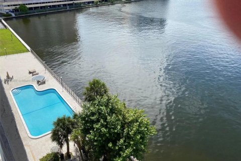 Condominio en alquiler en Sunny Isles Beach, Florida, 2 dormitorios, 122.63 m2 № 1781754 - foto 22