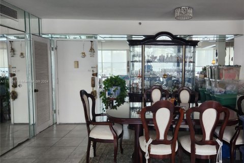 Condominio en alquiler en Sunny Isles Beach, Florida, 2 dormitorios, 122.63 m2 № 1781754 - foto 8