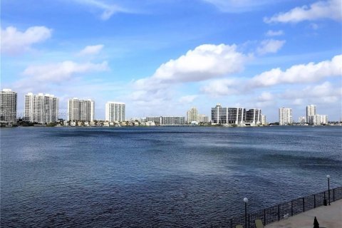 Condominio en alquiler en Sunny Isles Beach, Florida, 2 dormitorios, 122.63 m2 № 1781754 - foto 24