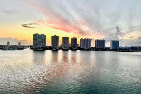 Condominio en alquiler en Sunny Isles Beach, Florida, 2 dormitorios, 122.63 m2 № 1781754 - foto 26