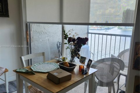 Condominio en alquiler en Sunny Isles Beach, Florida, 2 dormitorios, 122.63 m2 № 1781754 - foto 5