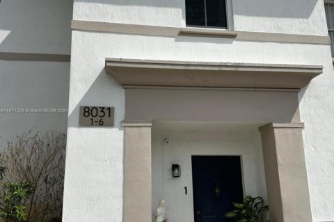 Condominio en venta en Hialeah, Florida, 2 dormitorios, 126.44 m2 № 1978024 - foto 2