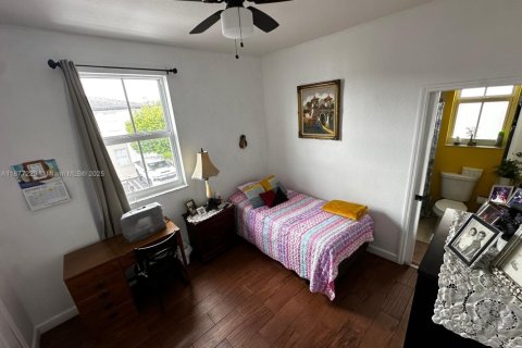 Condominio en venta en Hialeah, Florida, 2 dormitorios, 126.44 m2 № 1978024 - foto 27