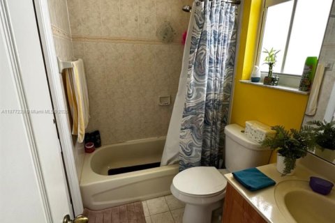 Condominio en venta en Hialeah, Florida, 2 dormitorios, 126.44 m2 № 1978024 - foto 25