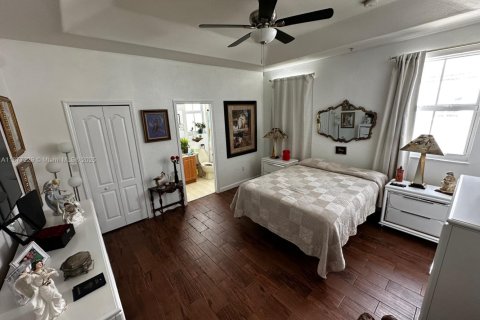Condominio en venta en Hialeah, Florida, 2 dormitorios, 126.44 m2 № 1978024 - foto 16