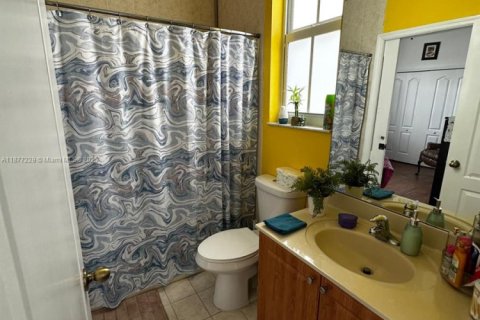 Condominio en venta en Hialeah, Florida, 2 dormitorios, 126.44 m2 № 1978024 - foto 26