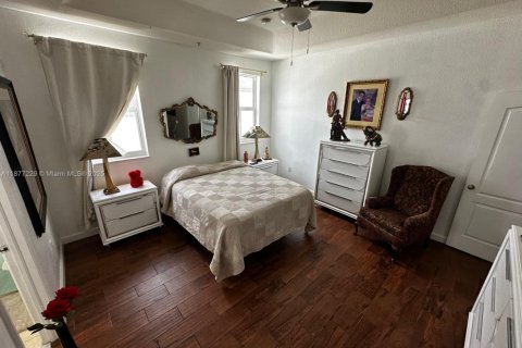 Condominio en venta en Hialeah, Florida, 2 dormitorios, 126.44 m2 № 1978024 - foto 13