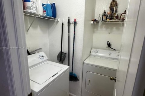 Condominio en venta en Hialeah, Florida, 2 dormitorios, 126.44 m2 № 1978024 - foto 9