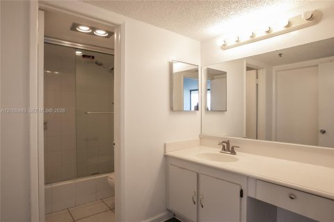 Copropriété à louer à Aventura, Floride: 2 chambres, 96.43 m2 № 2401663 - photo 11