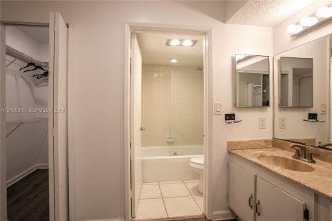 Copropriété à louer à Aventura, Floride: 2 chambres, 96.43 m2 № 2401663 - photo 8