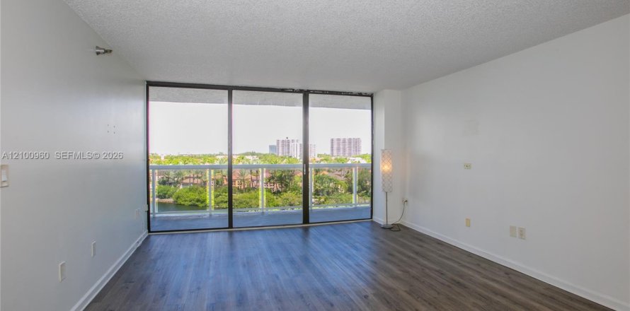 Condo à Aventura, Floride, 2 chambres  № 2401663