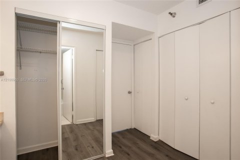 Copropriété à louer à Aventura, Floride: 2 chambres, 96.43 m2 № 2401663 - photo 10
