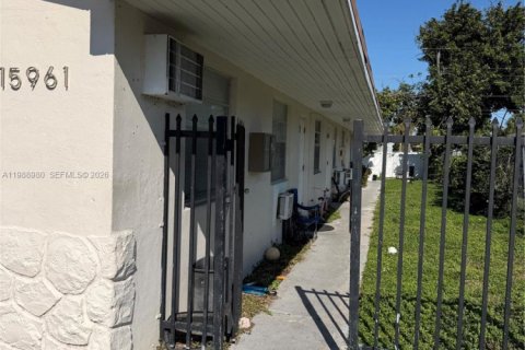 Commercial property in North Miami Beach, Florida 274.25 sq.m. № 2050974 - photo 4