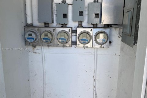 Commercial property in North Miami Beach, Florida 274.25 sq.m. № 2050974 - photo 8