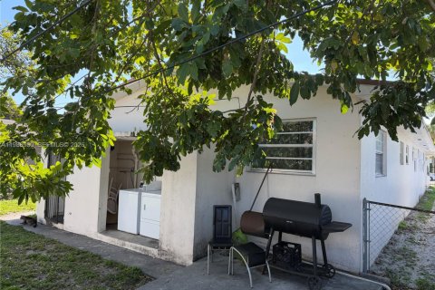 Commercial property in North Miami Beach, Florida 274.25 sq.m. № 2050974 - photo 9