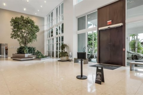 Copropriété à louer à Miami, Floride: 3 chambres, 158.68 m2 № 2077408 - photo 3