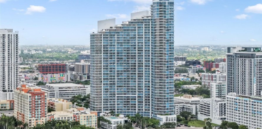Condo à Miami, Floride, 3 chambres  № 2077408