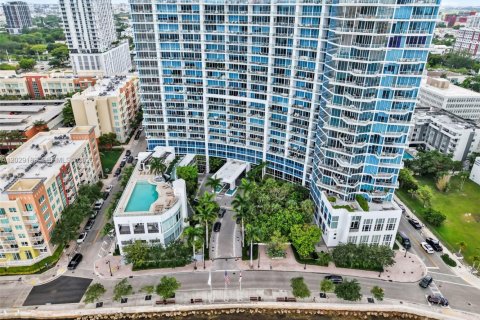 Copropriété à louer à Miami, Floride: 3 chambres, 158.68 m2 № 2077408 - photo 2