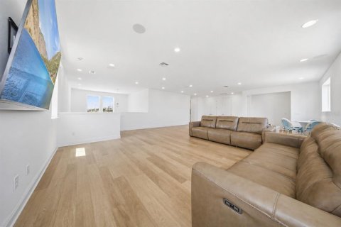 Casa en venta en Orlando, Florida, 4 dormitorios, 392.6 m2 № 2150509 - foto 28