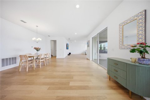 Casa en venta en Orlando, Florida, 4 dormitorios, 392.6 m2 № 2150509 - foto 14