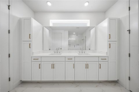 Casa en venta en Orlando, Florida, 4 dormitorios, 392.6 m2 № 2150509 - foto 22