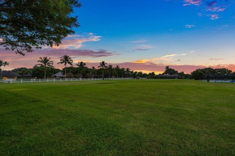 House in Wellington, Florida 2 bedrooms, 140.47 sq.m. № 856156 - photo 1