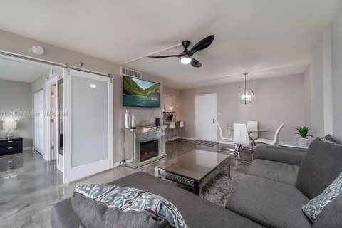 Condominio en venta en Port Charlotte, Florida, 1 dormitorio, 60.94 m2 № 1938902 - foto 10