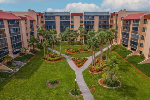 Condominio en venta en Port Charlotte, Florida, 1 dormitorio, 60.94 m2 № 1938902 - foto 1