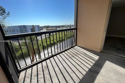 Condominio en venta en Port Charlotte, Florida, 1 dormitorio, 60.94 m2 № 1938902 - foto 27