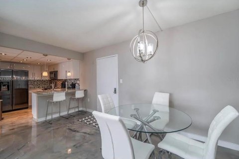 Condominio en venta en Port Charlotte, Florida, 1 dormitorio, 60.94 m2 № 1938902 - foto 15