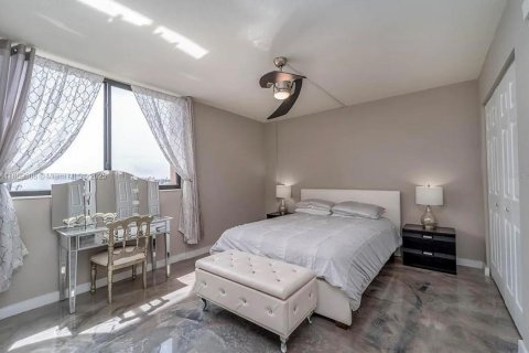 Condominio en venta en Port Charlotte, Florida, 1 dormitorio, 60.94 m2 № 1938902 - foto 4